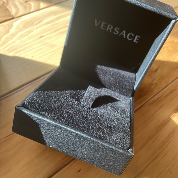 Versace Logo Gunmetal Silver Ring - Picture 13 of 13